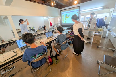 講座の様子：学生ICT支援員がサポート