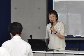 成毛理子教授