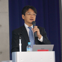 基調講演を行う文部科学省新津情報教育振興室長