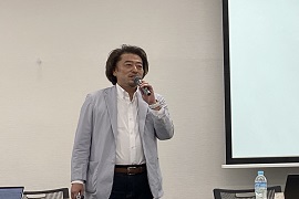 講師の小出泰久氏