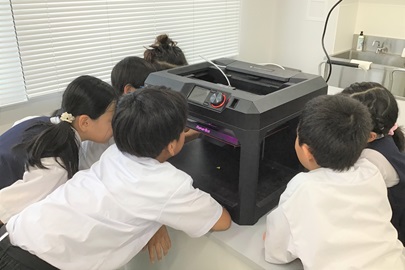 何ができるのかなぁ～。<br>「ペン型３Ｄプリンタで作る！オリジナルしおり」
