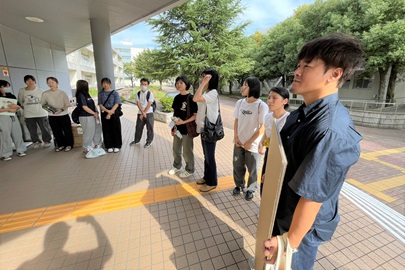 お互いの活動を共有し合っているところ
