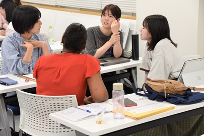 研修員と学生とのディスカッションの様子5
