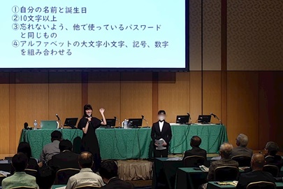大人向けサイバーポリスゲーム実演の様子