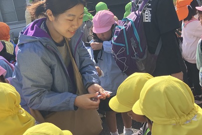 きょうはよろしくね～。はい、シール！