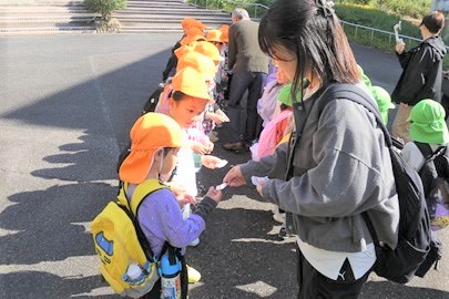 どんぐりをたくさんひろおうね！