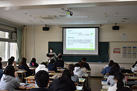 外部講師を招いての講義の様子