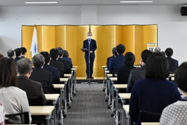 年頭挨拶に参加する学内教職員