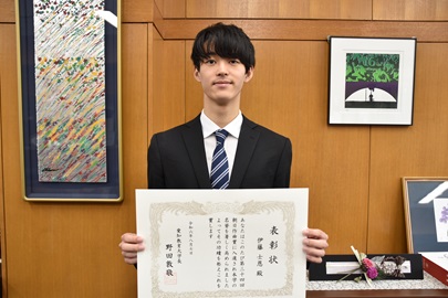 表彰状および報奨金の受領